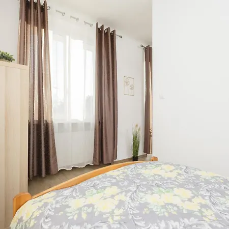 Cozy & Comfortable Grodeckiego By Renters Apartment Warsaw