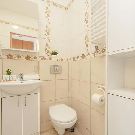 Cozy & Comfortable Grodeckiego By Renters *