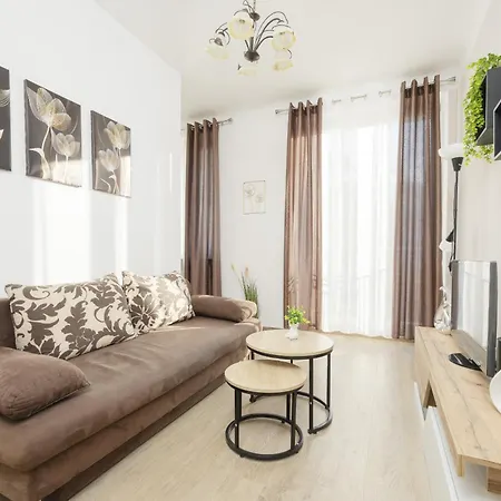 Apartment Cozy & Comfortable Grodeckiego By Renters *