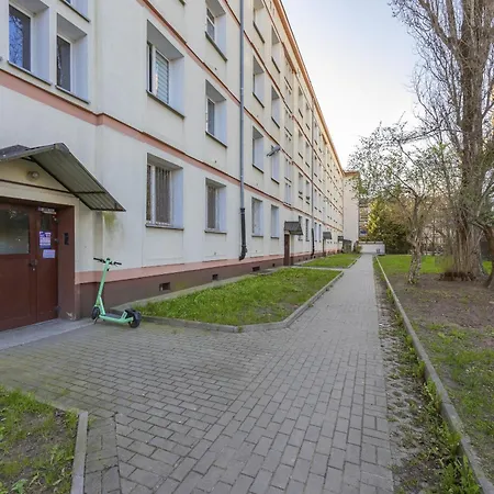 Cozy & Comfortable Grodeckiego By Renters Varsóvia