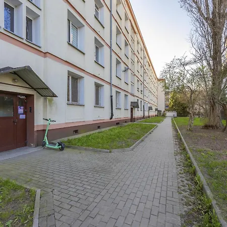 Cozy & Comfortable Grodeckiego By Renters Warsaw