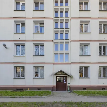 Cozy & Comfortable Grodeckiego By Renters Varsóvia